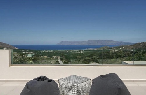 Zerviana Villa | Prestige Sea Breeze Villa Heated Pool & Jacuzzi