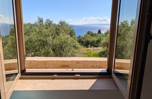 Kardamyli Cottage | Private 2-Bedroom Cottage in Kardamyli · Quiet Setting Near Beaches