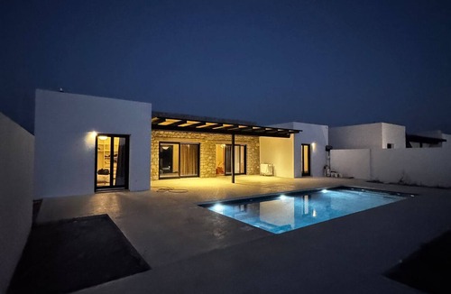 Naxos Town House | Private 3-bedroom Cycladic villa with pool in Naxos