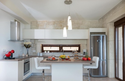 Keratokambos Villa | Private luxury Villa with Whirlpool - Walk to beach