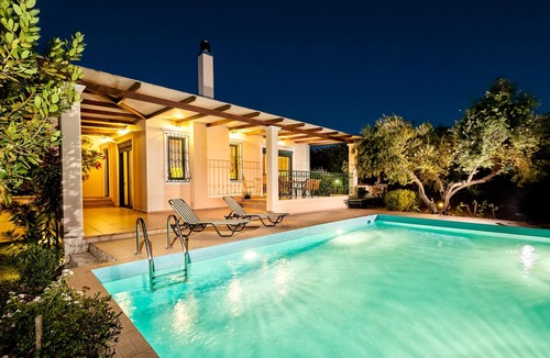 Chania Villa | Private pool ★ Sea view ★ Wifi ★ Beach at 1km ★ 3 bedrooms