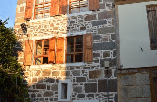 Mithimna Apartment | Private Villa est.1750!Spacious and very quiet, for families, groups, workshops.