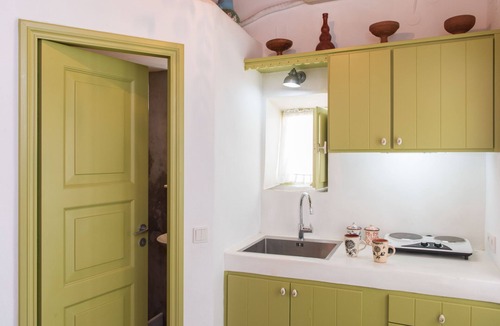 Artemonas Apartment | Psarona Hospitality Small