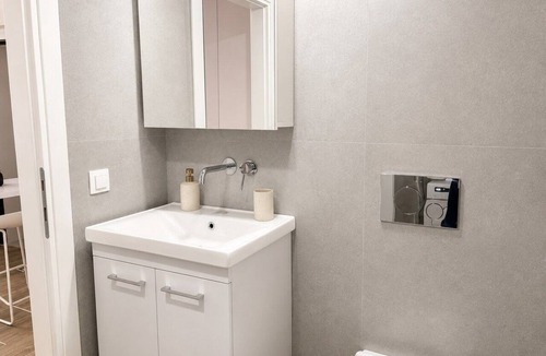 Vardaris Apartment | Quiet City Studio w/Kitchen near Ladadika