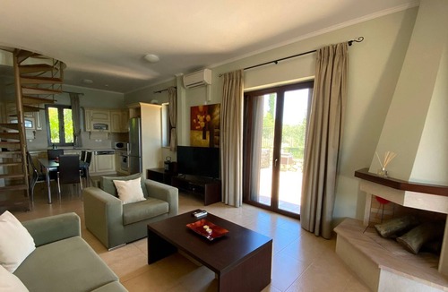 Spanokhorion Villa | R 3005 Villa Eneas with Fireplace, Central Heating & Soundproof Windows.