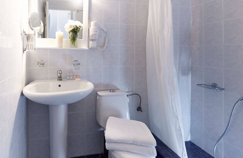 Fira Villa | R 3143 Villa Firmin - Milos Villas Hotel Santorini With Daily Maid Service.Air Conditioning & Sid