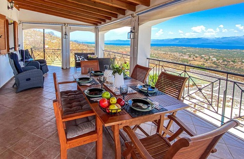 Pylos-Nestoras House | Ready for a dream vacation? Come to this beautiful vacation accommodation in Koroni and enjoy this l