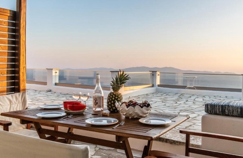 Exomvourgo Villa | ReGenesis Villas
