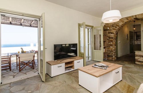Exomvourgo Villa | ReGenesis Villas