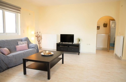 Rafina-Pikermi Apartment | Relaxing family house with garden in Avra, Rafina