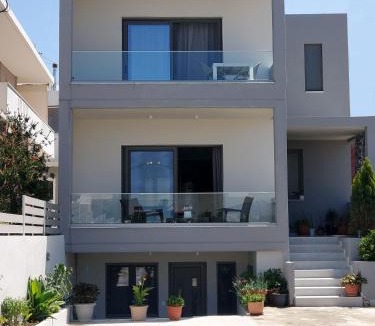 Platanes House | Rethymno Suburb Maisonette