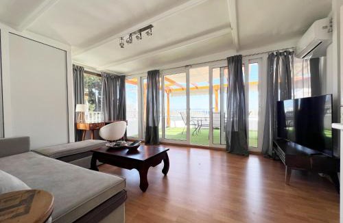 Vouliagmeni Apartment | Riviera View