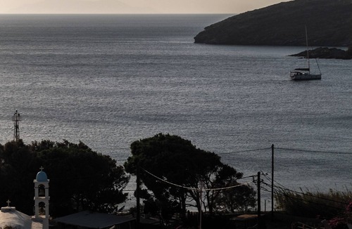 Agios Romanos Villa | Romano Garden House · 50 m from the beach, Tinos