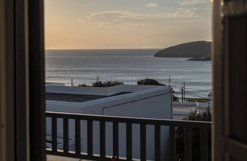 Agios Romanos Villa | Romano Garden House · 50 m from the beach, Tinos
