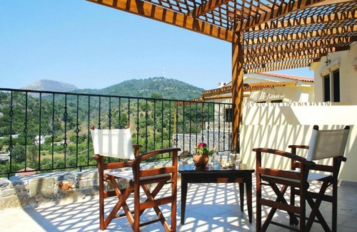 Theodhora Apartment | Romantic Holiday Home in Drosia