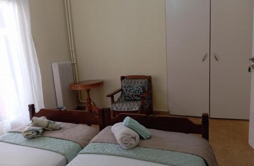 Athens House | ROOM 2 single beds 5' from metro