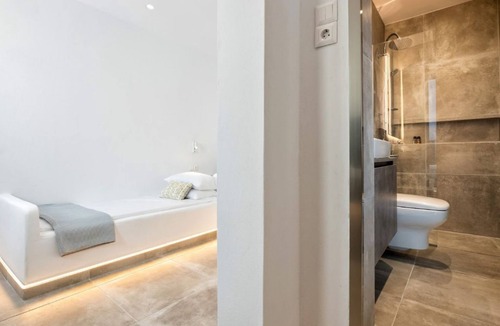 Parikia Hotel | Room 9 @ Pelican Paros in the Old Town!