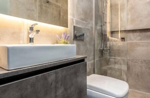 Parikia Hotel | Room 9 @ Pelican Paros in the Old Town!