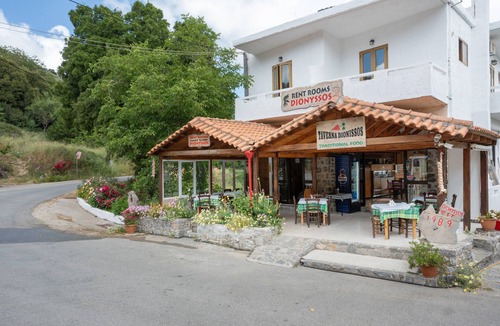 Magoulas Apartment | Room 'Athena' with Mountain View, Wi-Fi and Air Conditioning