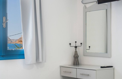 Finiki Apartment | Room 'Giavasi Seaside 2' with Sea View and Balcony