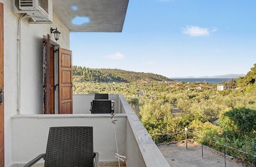 Psaropouli Apartment | Room 'Orama 14' with Shared Terrace, Wi-Fi and Air Conditioning