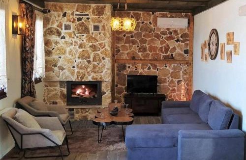 Embonas Apartment | Rustic House Smaro Embonas - Jacuzzi Experience