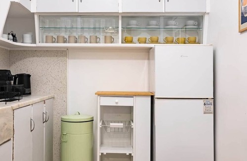 Attiki Apartment | S homes | Athens · Retro-Modern 2BR · Attiki Metro