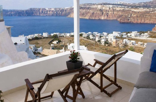 Akrotiri Apartment | Santo Caves, Santorini Suite with Private Hot Tub