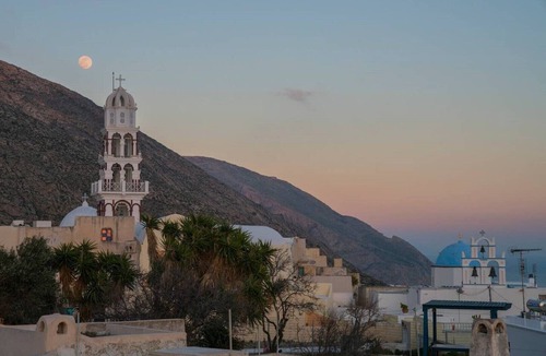 Santorini House | Santorini-treasures Rockside Villa traditional