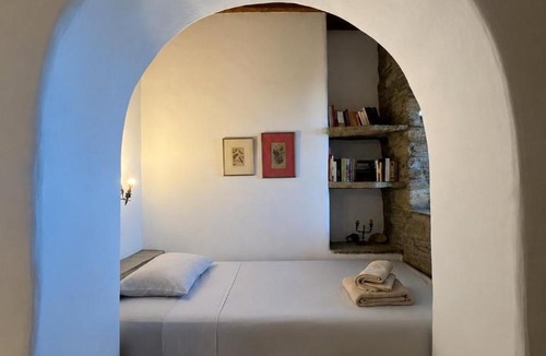 Exomvourgo House | Scalinata Tinos, Sophisticated living