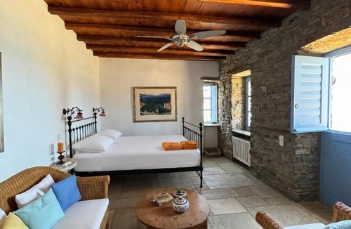 Exomvourgo House | Scalinata Tinos, Sophisticated living