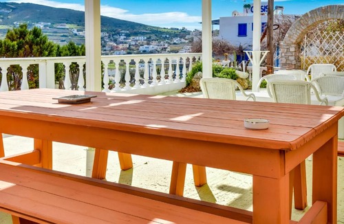 Azolimnos House | Scenic Holiday Home in Syros with Balcony
