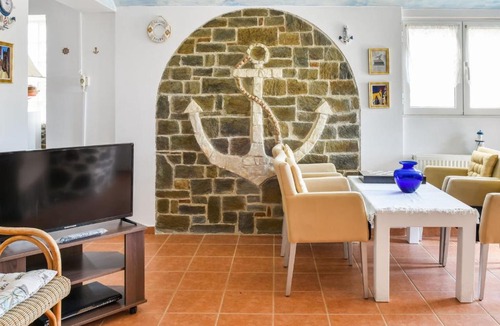 Azolimnos House | Scenic Holiday Home in Syros with Balcony