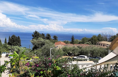 Dafnata Apartment | Sea Apartment in Mpenitses