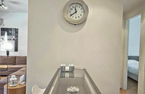 Vouliagmeni Apartment | Sea Breeze near Vouliagmeni