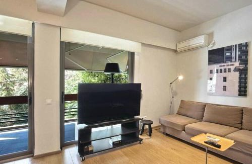 Vouliagmeni Apartment | Sea Breeze near Vouliagmeni