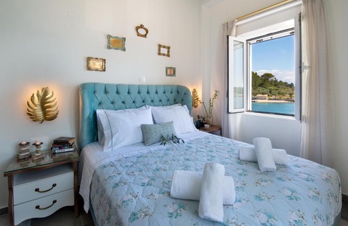 Gaios Apartment | Sea Front Suite "SEA TALES"