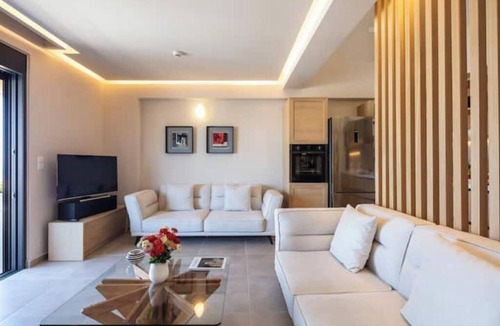 Old Town Apartment | Sea & Mountain Views, Private Rooftop by Chania Beach