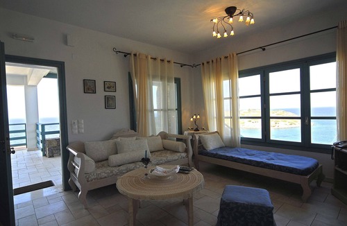 Mochlos Villa | Sea vew villa with traditional Cretan colour