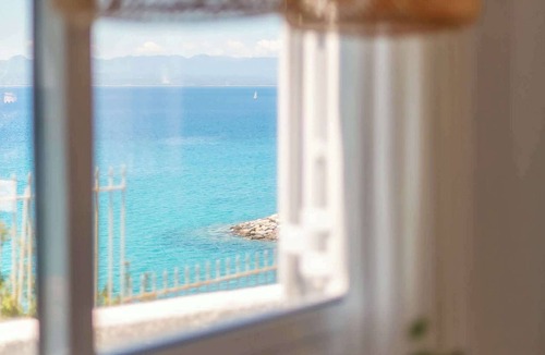 Diasella Apartment | Seafront Pouletis Family Aeraki Nest with pool
