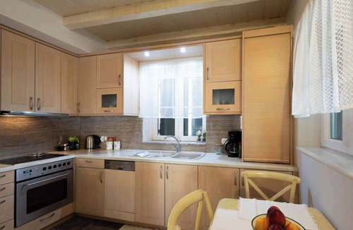 Paralia Vergas House | Seafront Verga Stone Haven - Waves' Embrace