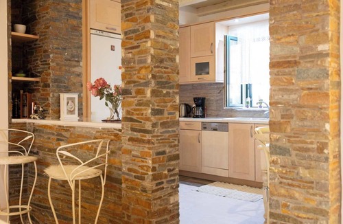 Paralia Vergas House | Seafront Verga Stone Haven - Waves' Embrace