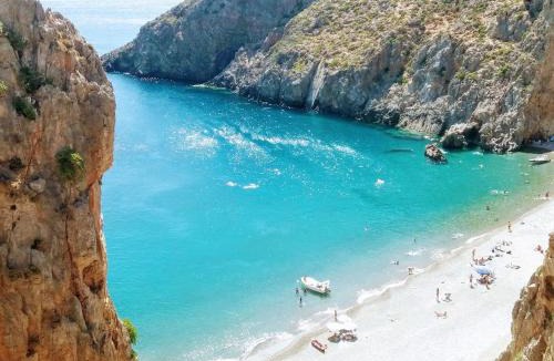 Kaloi Limenes Apartment | Seaside Apartments-Cristina
