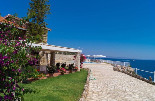 Kato Sounion Villa | Seaside villa with private swimming pool and fabulous view to the Aegean sea