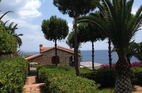 Kato Sounion Villa | Seaside villa with private swimming pool and fabulous view to the Aegean sea