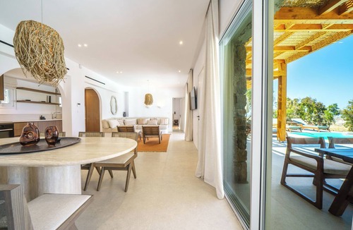 Paraga Villa | Secluded Cycladic serenity meets an endless blue horizon in Mykonos
