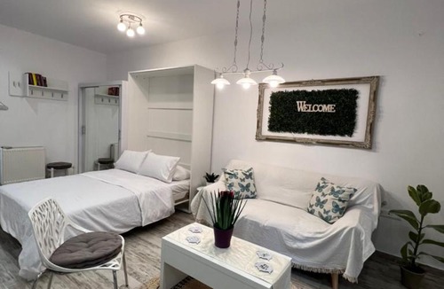 Nikaia-Agios Ioannis Rentis Apartment | Selenity studio(close to two metro stations)