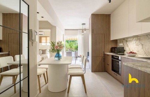 Plaka Apartment | Serene Family Retreat Luxury, Comfort Convenience