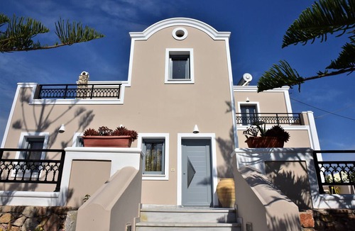 Kamari Villa | Serene Villas Ideal for Families-Friends-Wedding Groups