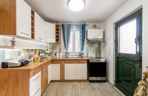 Vlachopoulatika House | Serenity Country House with Private Terrace, Wi-Fi, and Air Conditioning